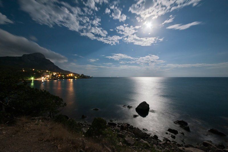 луна, ночь, облака, бухта ласпи, крым, черное море Pro бег облаков над бухтой Ласпи фото превью