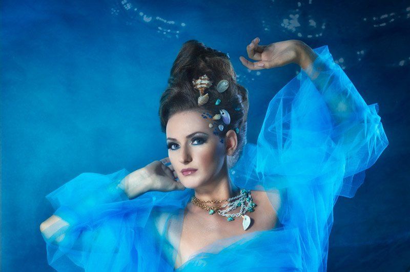 History in blue tones фото превью