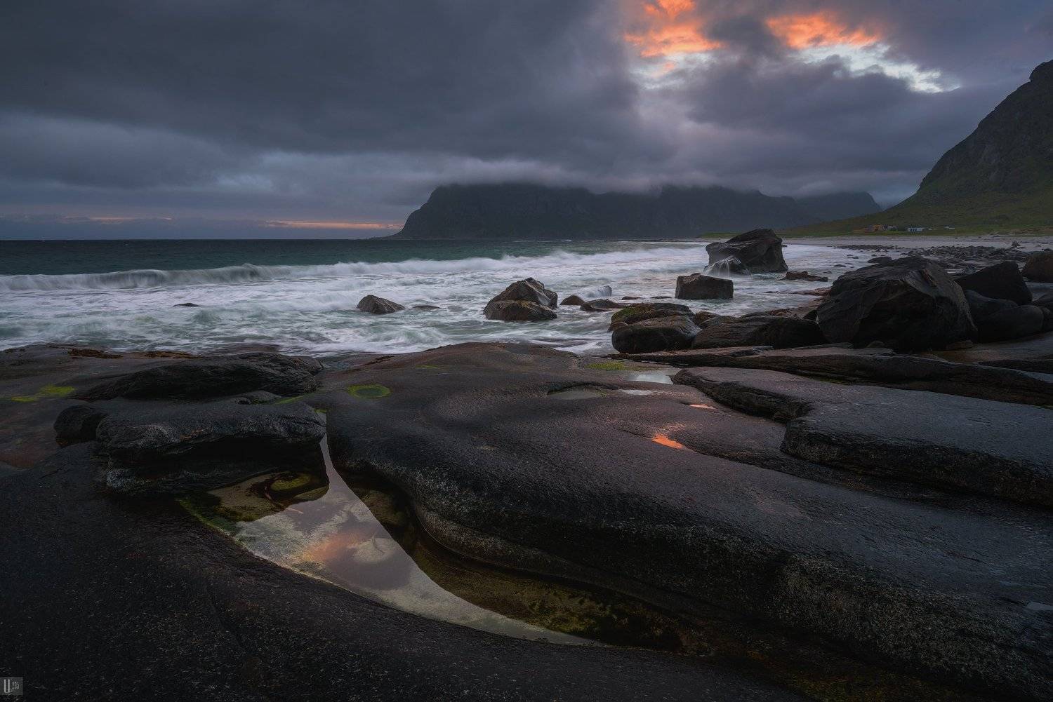 Uranus235, nightphotoua, пейзаж, рассвет, Норвегия, горы, Утакляйв, Вествогёй, Utakleiv, Vestv&aring;g&oslash;y, камни, валуны, прибой, волны, облака, море, океан, берег, пляж, песок, путешествие, природа, лето, U-235