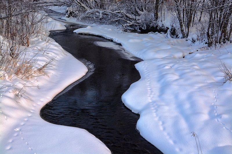 течет, ручей Течет ручей, бежит ручей фото превью