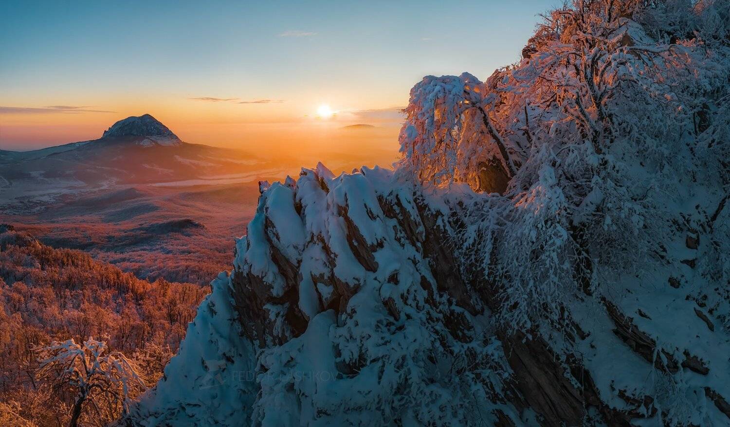 ставропольский край, ставрополье, зима, снег, иней, в снегу, дерево, одно дерево, солнце, рассвет, кавминводы, змейка, развалка, гора, скала,, Лашков Фёдор