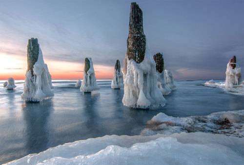 Ice ghosts