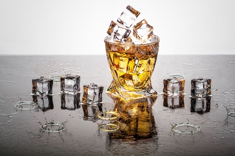 виски, вокал, лед, вода, капли, брызги Виски фото превью