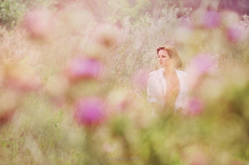 девушка девушка в цветах фото превью