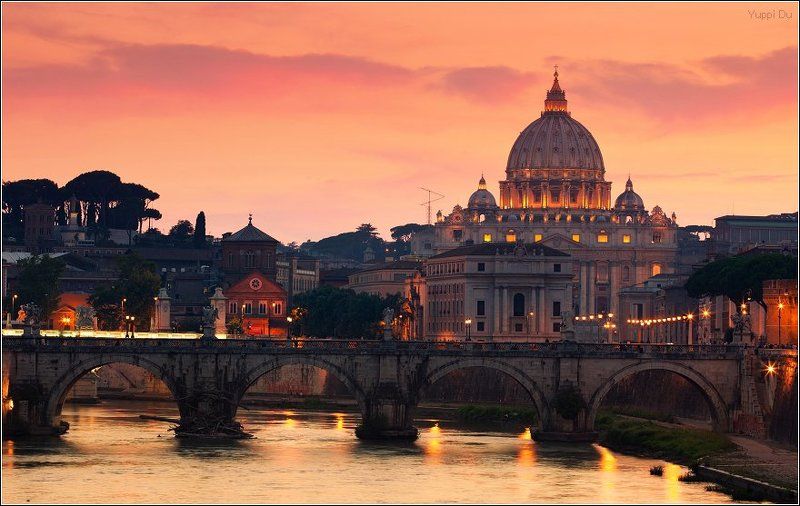 Вид на Тибр, мост Святого Ангела и собор Святого Петра фото превью