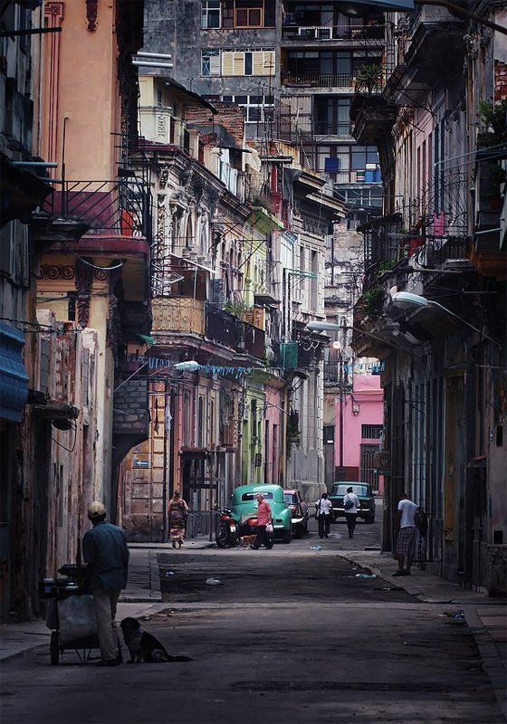 Переулок старого города. фото превью