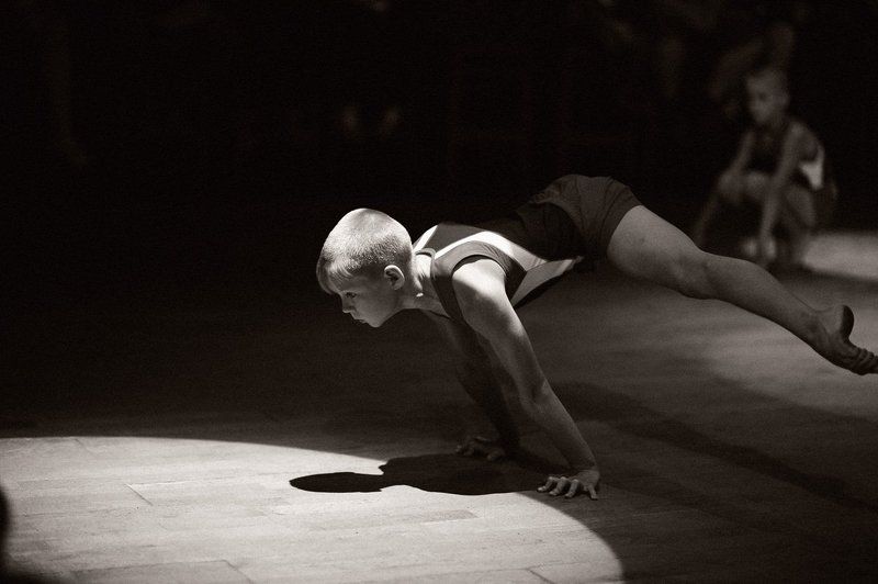 Юный гимнаст фото превью