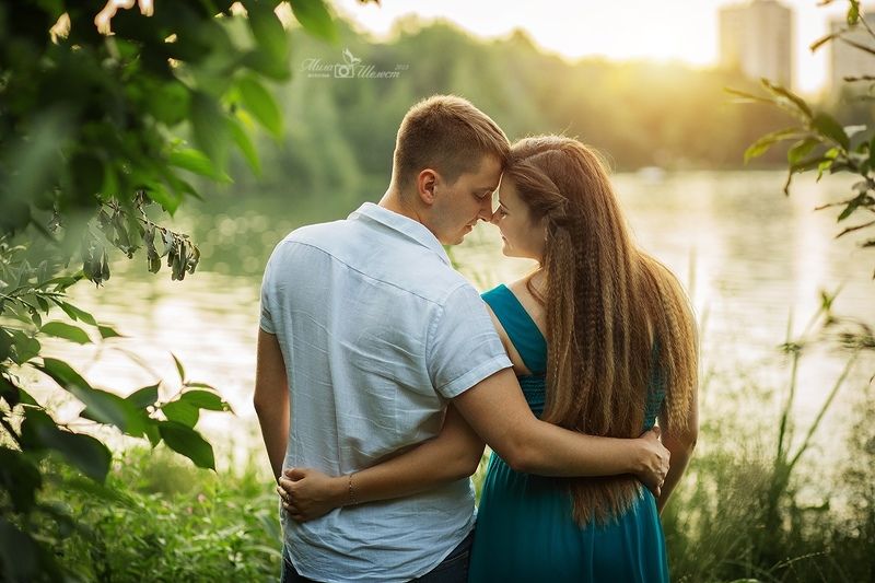 семья, пара, влюбленная, закат, солнце, солнечный, свет, водоем, озеро, лето *** фото превью