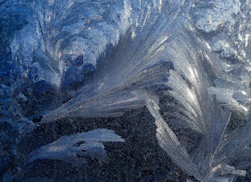 Мороз рисует на окне