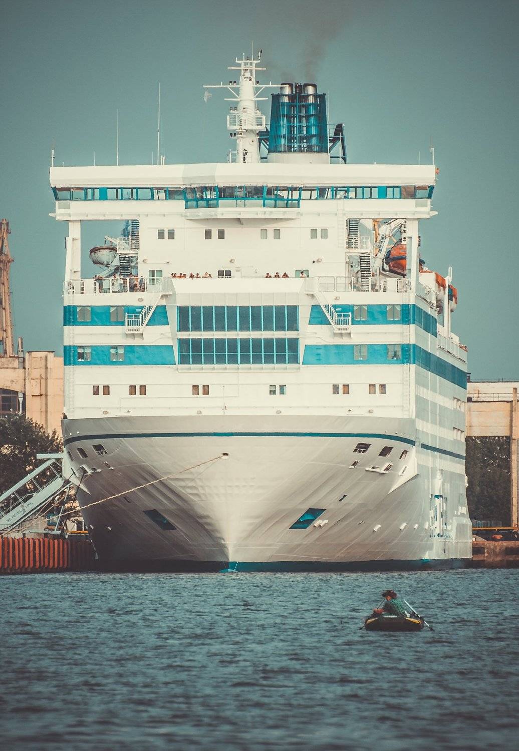 вода, гигант, лайнер, лодка, рыбак, рыбалка, Vladimir Kedrov