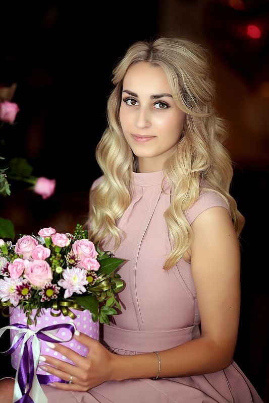 девушка, портрет, woman, girl, park, beautiful, pomoleyko, помолейко, красота, красотка, молодость Девушка с цветами фото превью