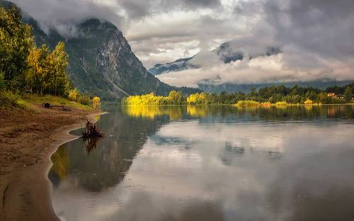 Утро на Телецком озере...