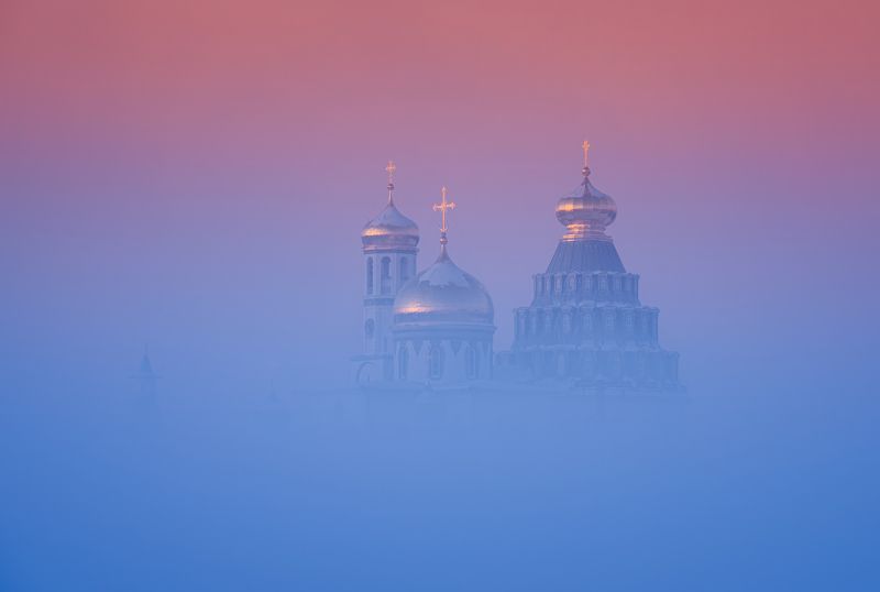 Парящий в тумане фото превью