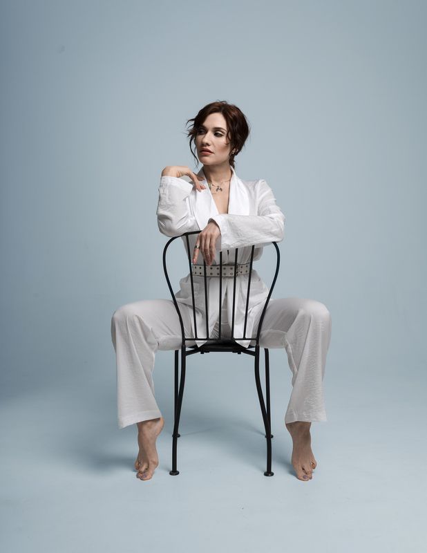 White suit фото превью