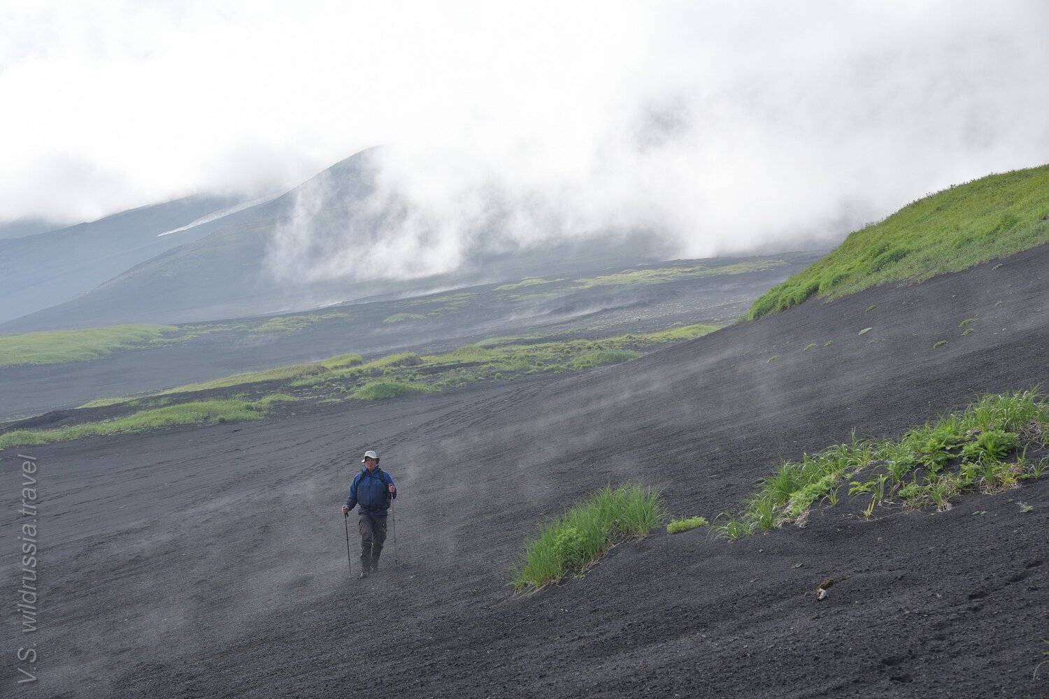 Курилы, Курильские острова, Камчатка, путешествие, экспедиция, туризм, вулкан, облака, спорт, шагнивнеизведанное, Владимир Столяров