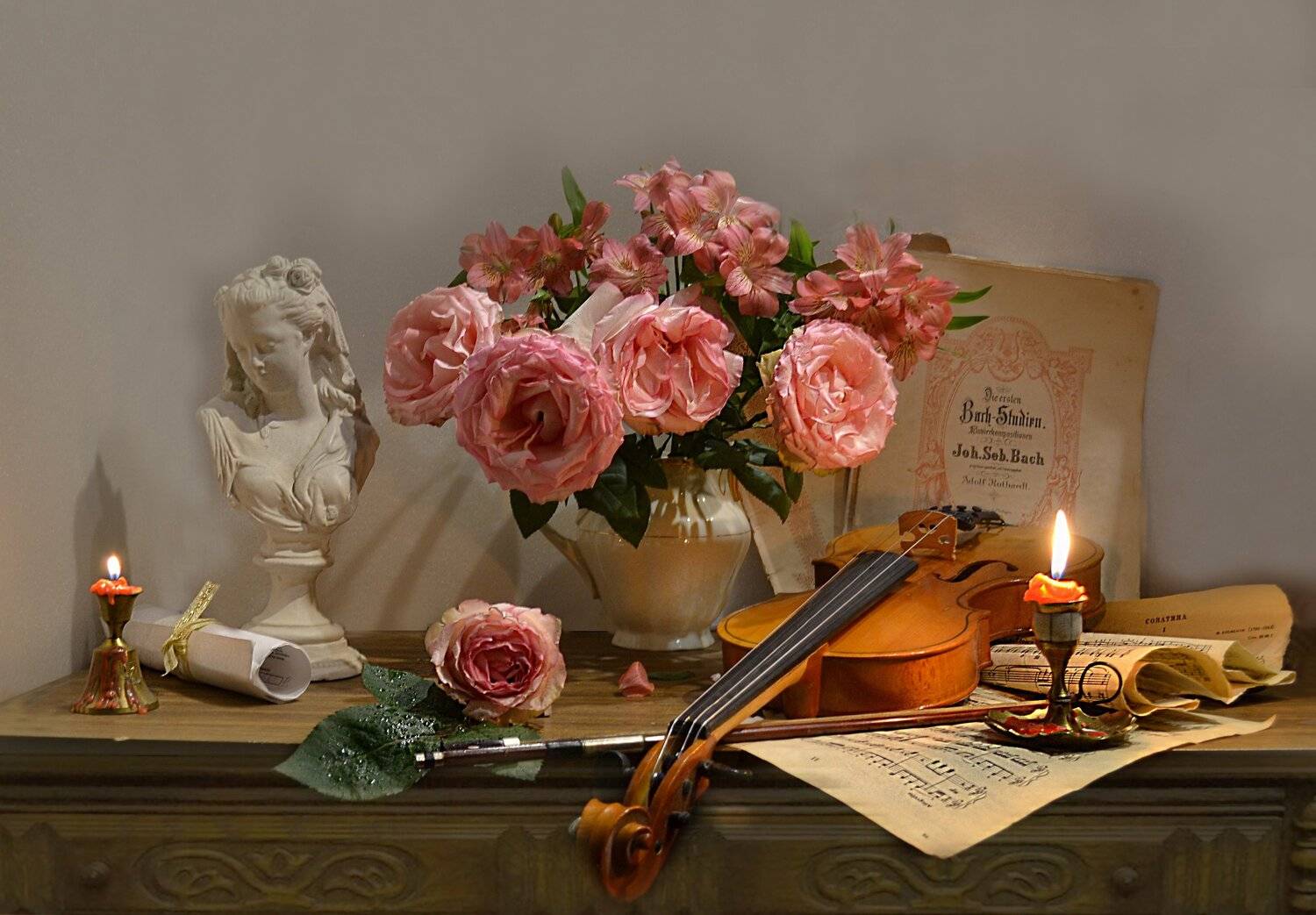 still life, натюрморт, цветы, фото натюрморт, зима, январь, розы, подсвечник, скрипка, ноты,  смычок, свеча, Колова Валентина