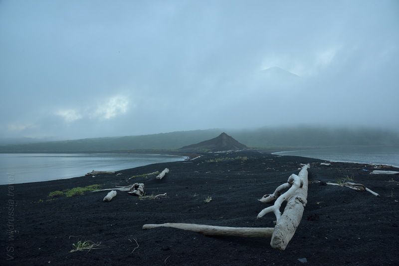 Курилы, Курильские острова, Камчатка, путешествие, экспедиция, туризм, вулкан, вечер, мордор, шагнивнеизведанное, берег, пляж Яхтенная экспедиция на Северные Курилы (из альбома, август 2020 г). фото превью
