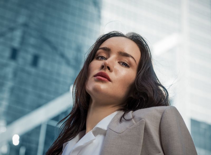 стрит, красивая девушка, женский портрет, концептуальное Kate фото превью