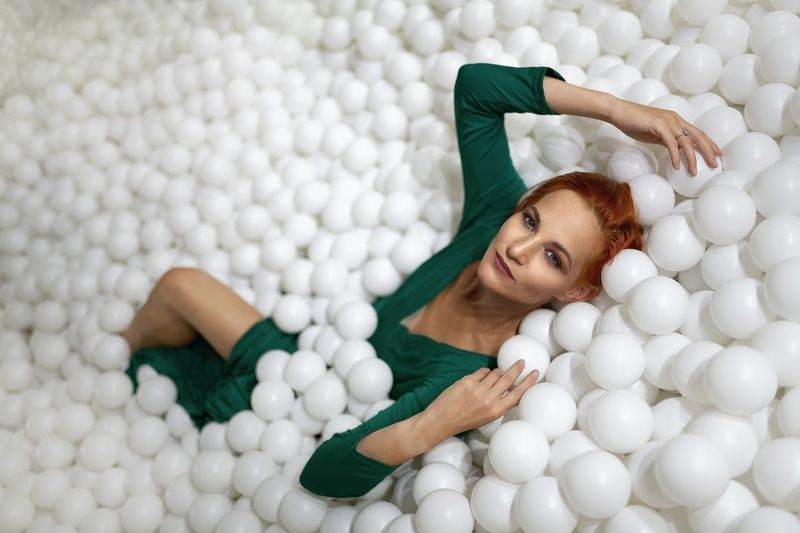 White balls фото превью