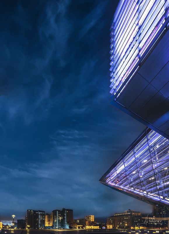 Космический корабль в городе фото превью