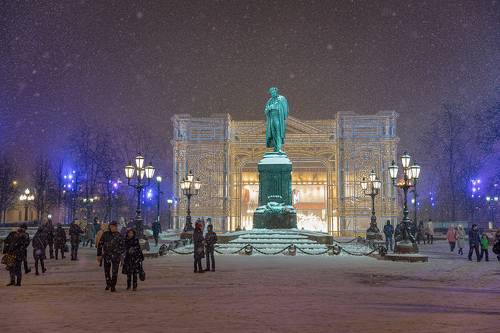 Памятник Пушкину на Пушкинской площади в Москве