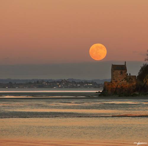 Луна и Океан