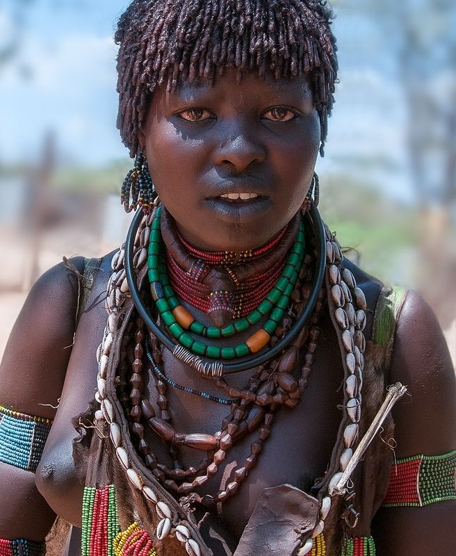 A woman with a hamer tribe in Ethiopia фото превью