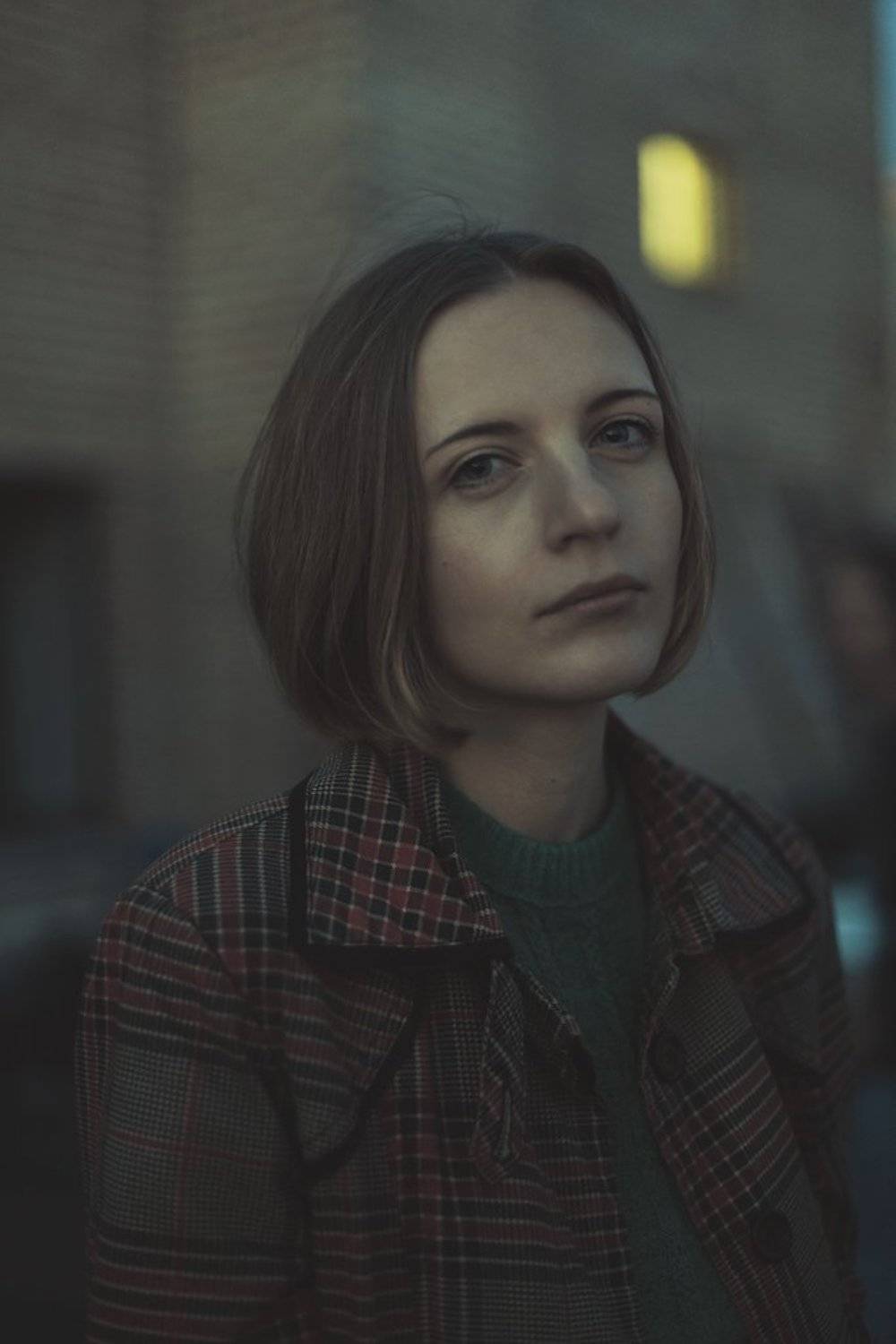 Девушка, Кирпичная стена, Клеточка, Крыша, Окно, Портрет, Sanica