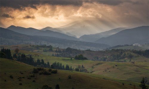 Кровавый свет, предвестник бури...