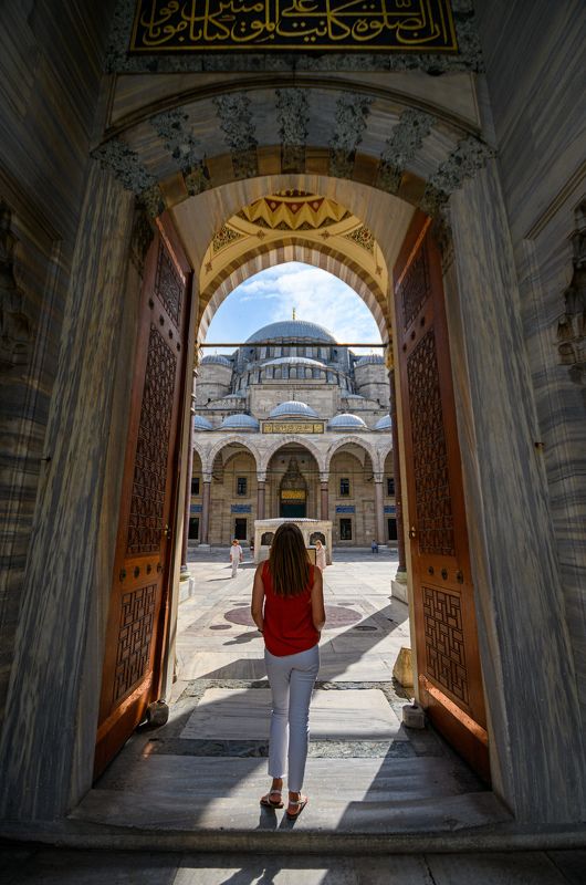 Istanbul; Mosque; Süleymaniye Mosque; Turkey; buildings; city; cityscape; door; girl; historical; light; model; oldcity; oldtown; open; religion; street; streets; town; welcome;  Main door to Süleymaniye Mosque фото превью