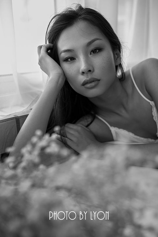 Phoebe фото превью