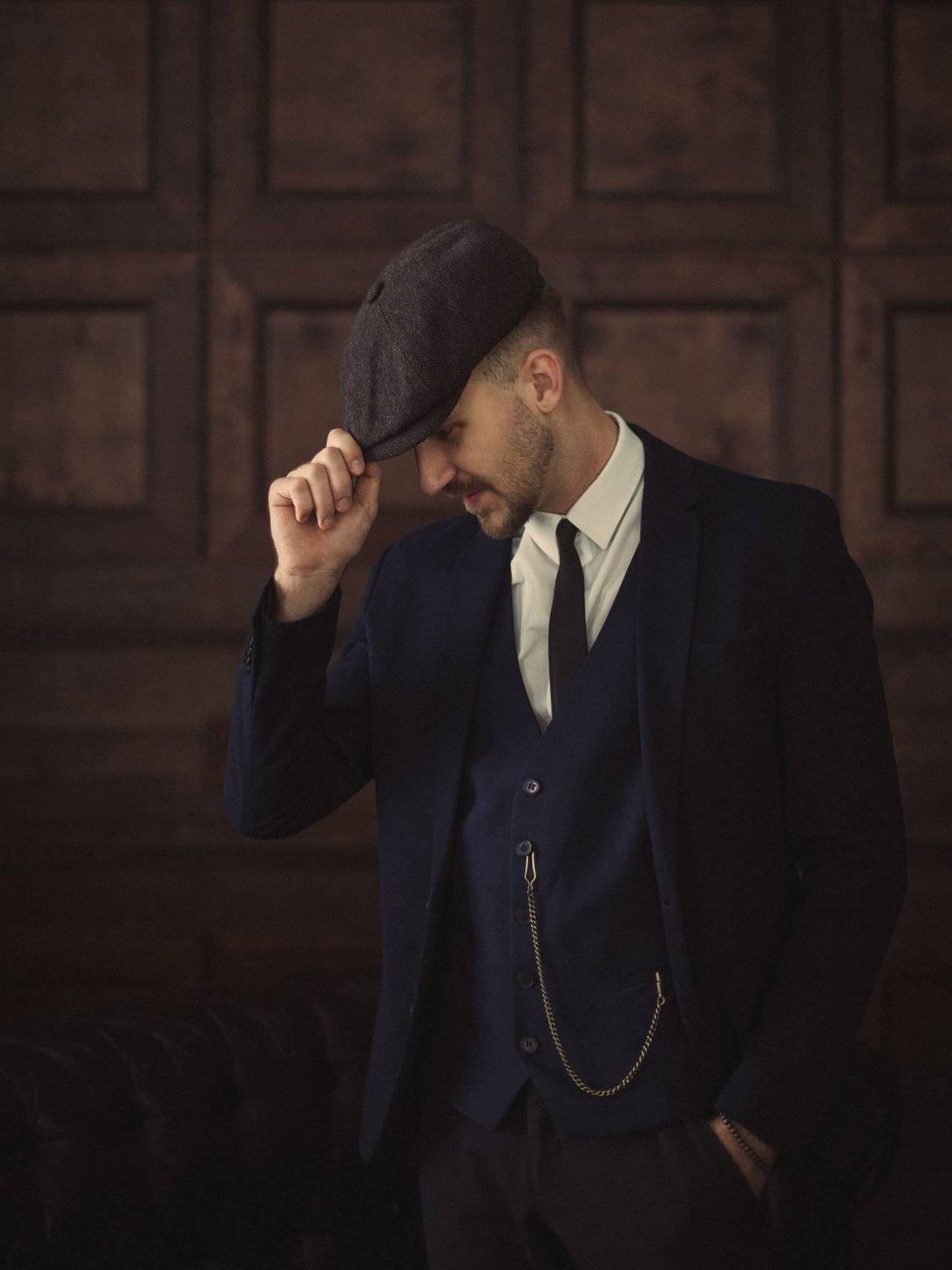 кадр из фильма острые козырьки, постановочное фото, мужчина, портрет, кепки, кино, фильм, сериал, винтаж, Кристина Дугина