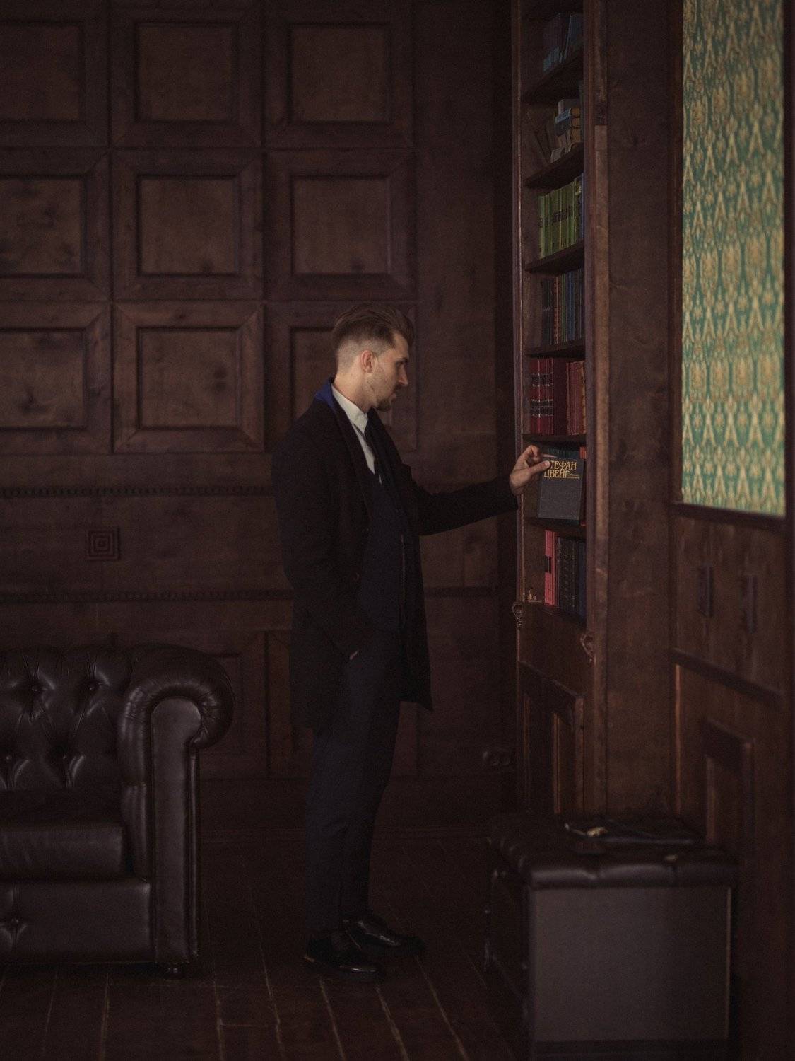 кадр из фильма острые козырьки, постановочное фото, мужчина, портрет, кепки, кино, фильм, сериал, винтаж, Кристина Дугина