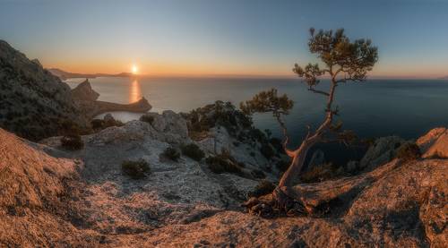 Под солнцем и луной