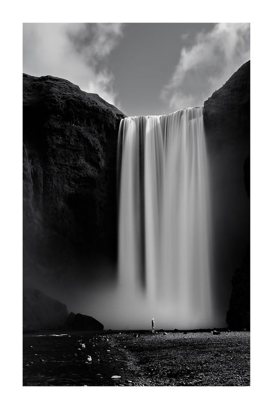 iceland waterfall people long exposure black and white Waterfall фото превью