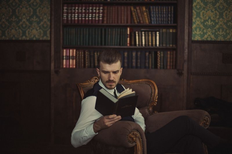 кадр из фильма острые козырьки, постановочное фото, мужчина, портрет, кепки, кино, фильм, сериал, винтаж По ту сторону страниц фото превью