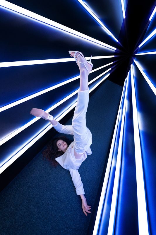 портрет, fashion, фэшн, арт, art, синий, цветной свет, широкий угол,wide angle Синий фото превью