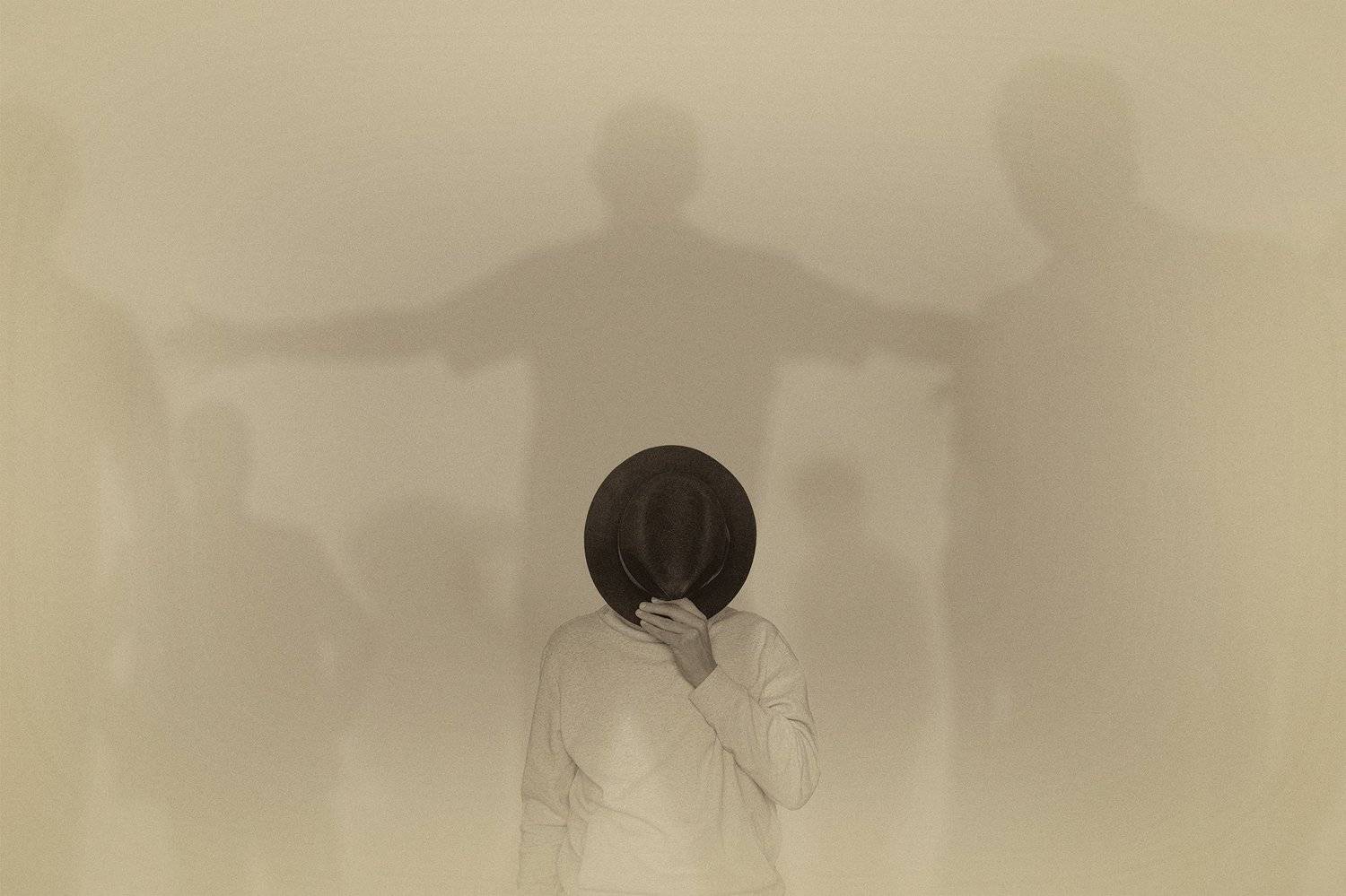 шляпа, тени, люди, стеснение, Николай Сизиков