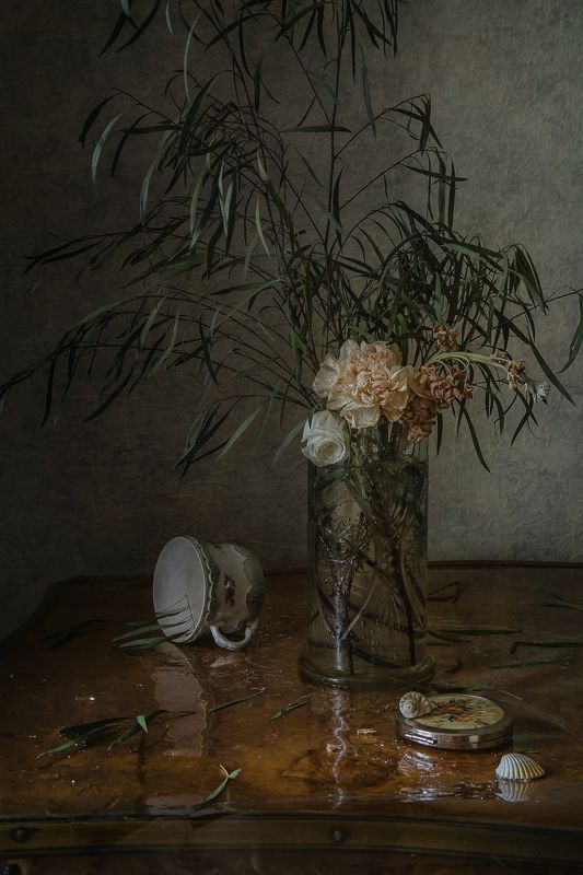 натюрморт, стекло, фарфор, цветы, ракушки Про чашку и цветы фото превью