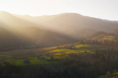 село Дзембро́ня - Верховинського району Івано-Франківської області. Украіна.