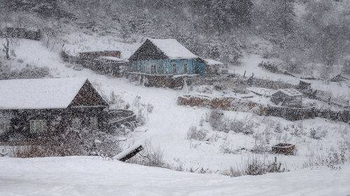 Сильный снегопад на кордоне.