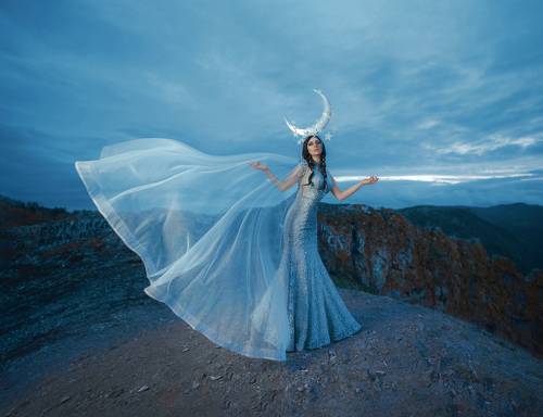 Луна Бониня