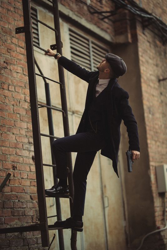 кадр из фильма острые козырьки, постановочное фото, мужчина, портрет, кепки, кино, фильм, сериал, винтаж Побег фото превью