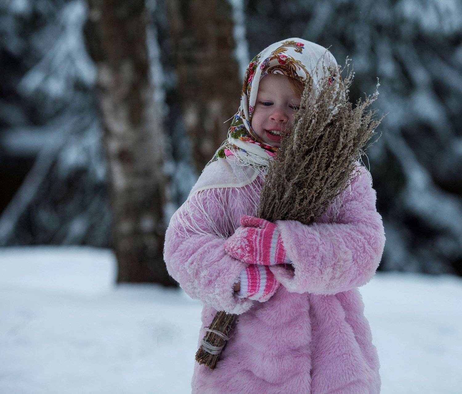 девочка,хворост,эмоции, girlie, firewood, nature, Юлия Стукалова