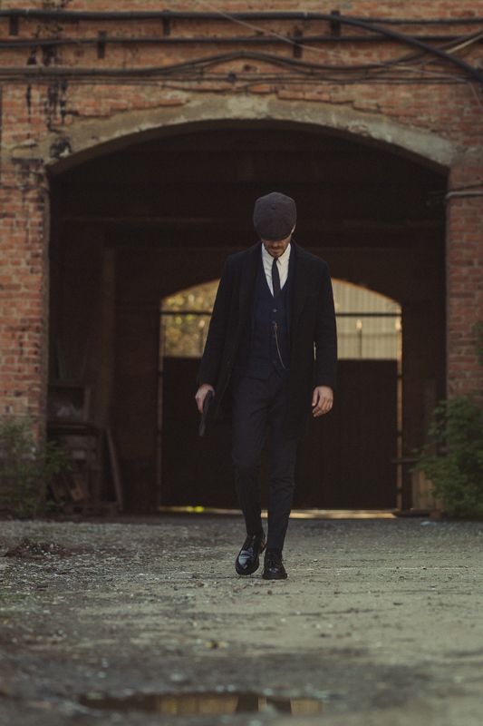 кадр из фильма острые козырьки, постановочное фото, мужчина, портрет, кепки, кино, фильм, сериал, винтаж .... фото превью