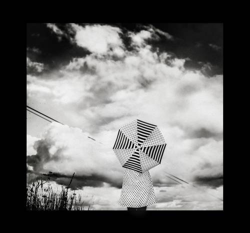 Вселенная зонтов,плывущих в неизвестность