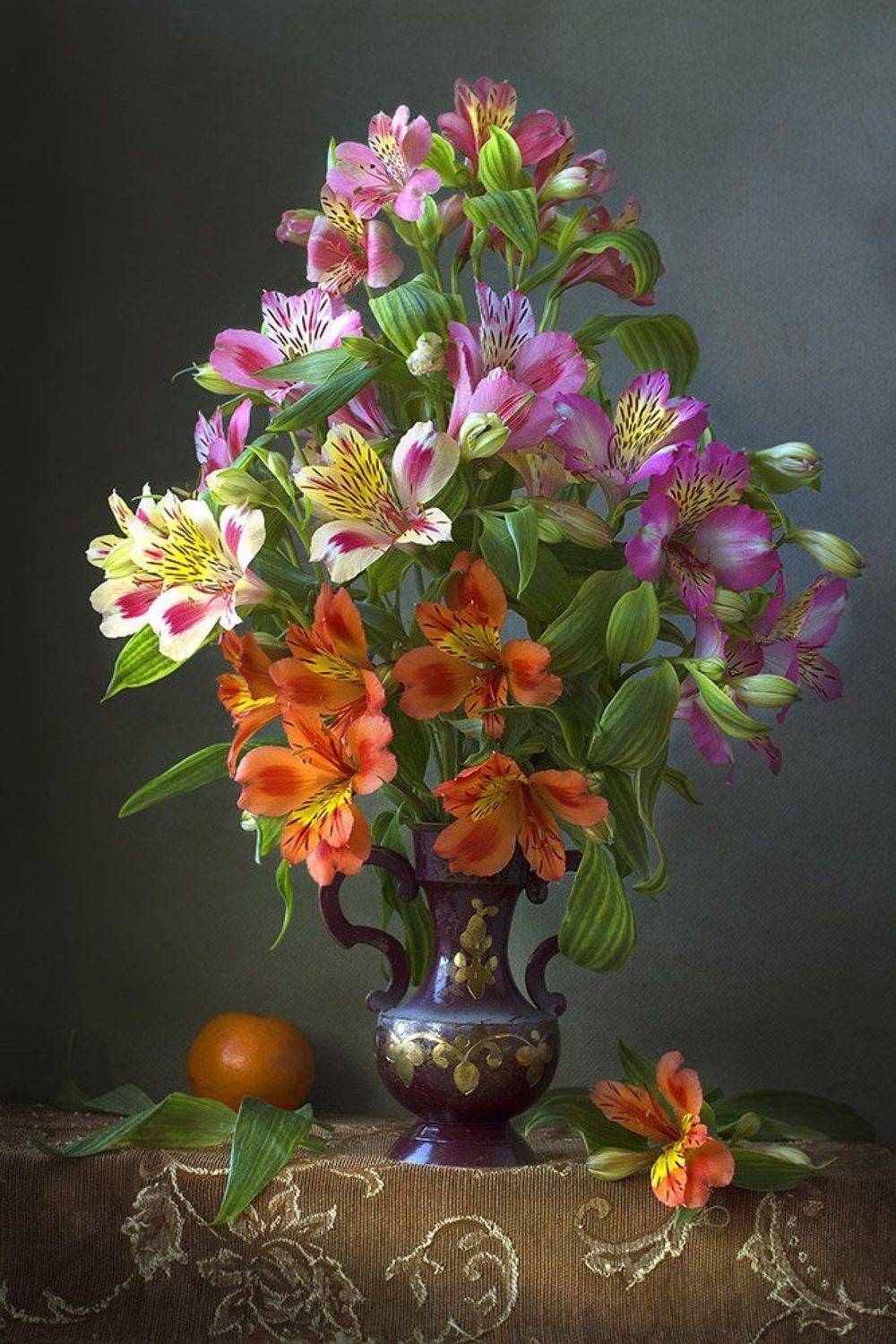 натюрморт с альстромериями,весна,букет,цветы,художественное фото,искусство., Людмила Костюченко