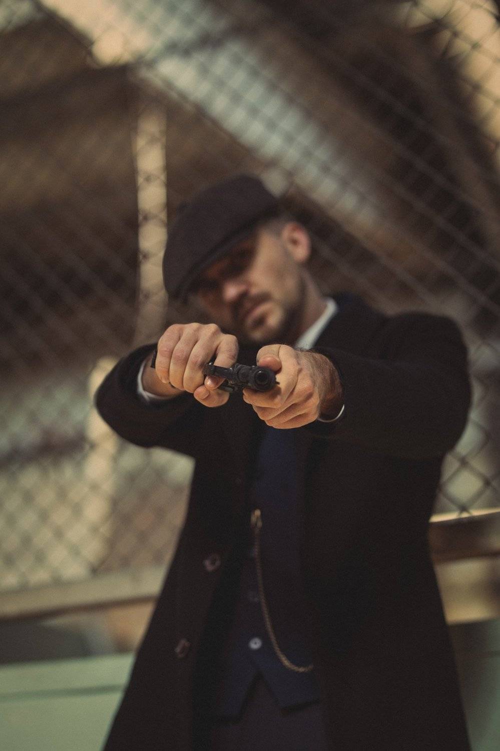 кадр из фильма острые козырьки, постановочное фото, мужчина, портрет, кепки, кино, фильм, сериал, винтаж, Кристина Дугина