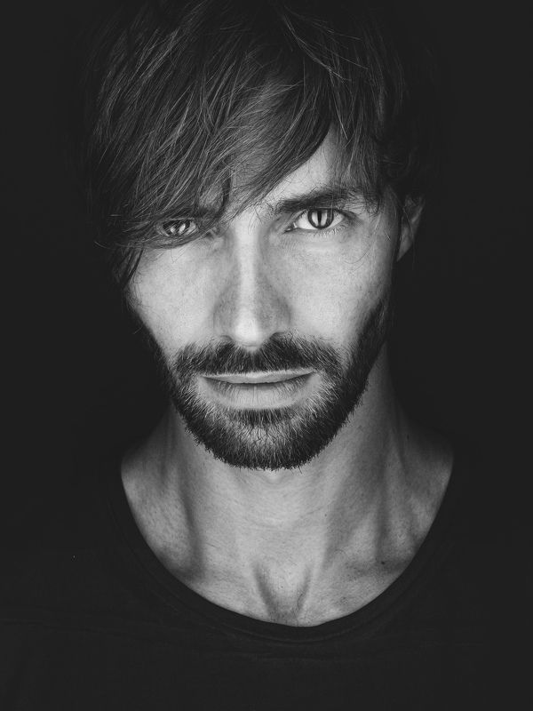 man portrait black white Aleks фото превью