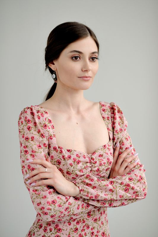 девушка,портрет,студия A strong diamond can be hidden behind a fragile appearance. фото превью